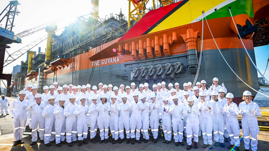 在新加坡船厂建造中的FPSO ONE GUYANA